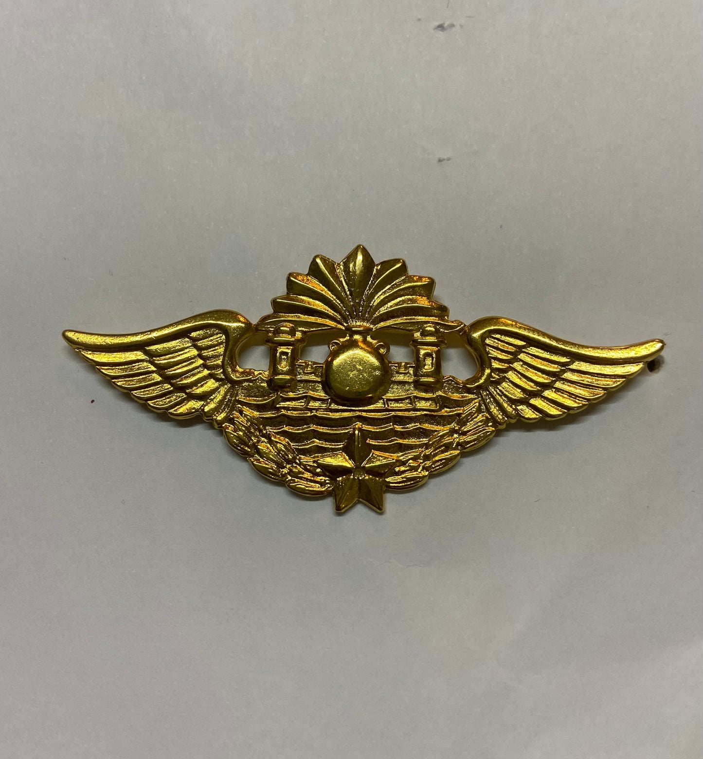 Distintivo metálico da Escola de Artilharia de Costa e Antiaérea - EsACosAAe