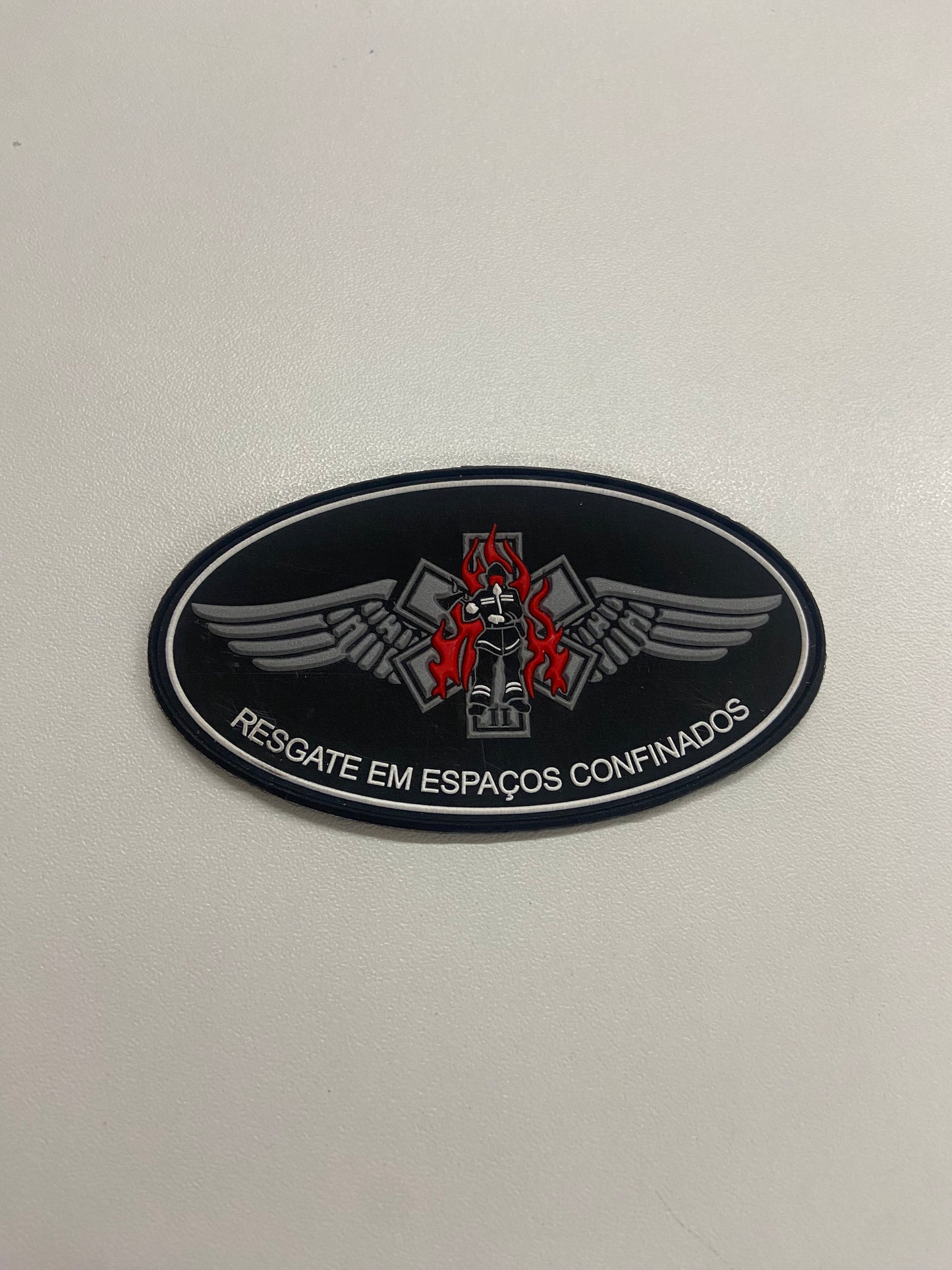 Distintivo emborrachado elipse Resgate em Espaços Confinados