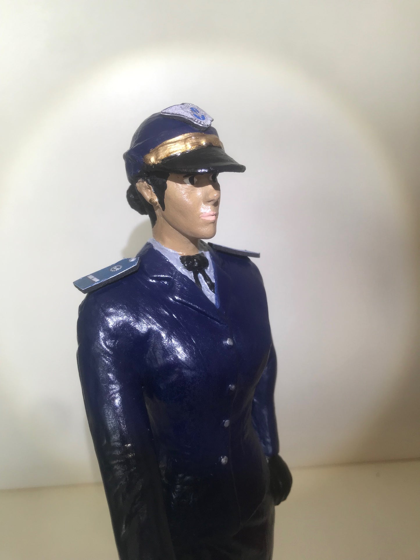 BRINDE: ESTATUETA OFICIAL FORÇA AÉREA (FEMININO)