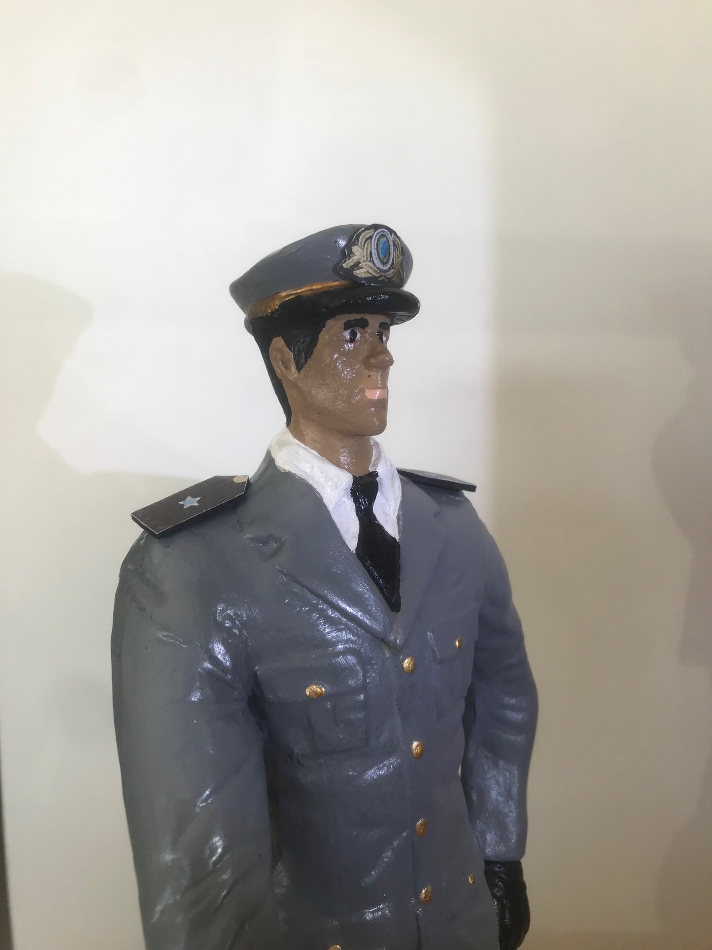 BRINDE: ESTATUETA OFICIAL EXÉRCITO (MASCULINO)