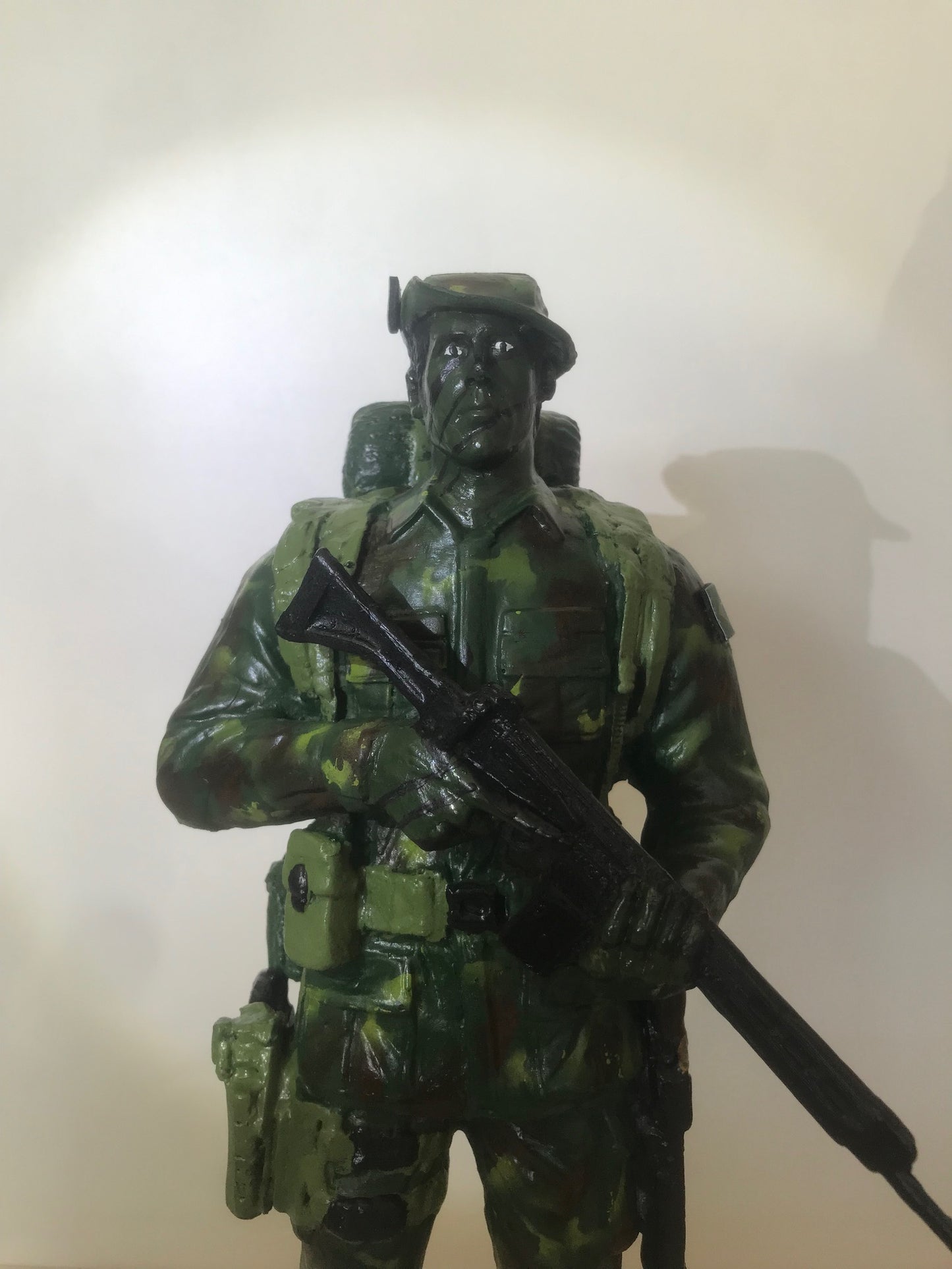 BRINDE: ESTATUETA GUERRA NA SELVA