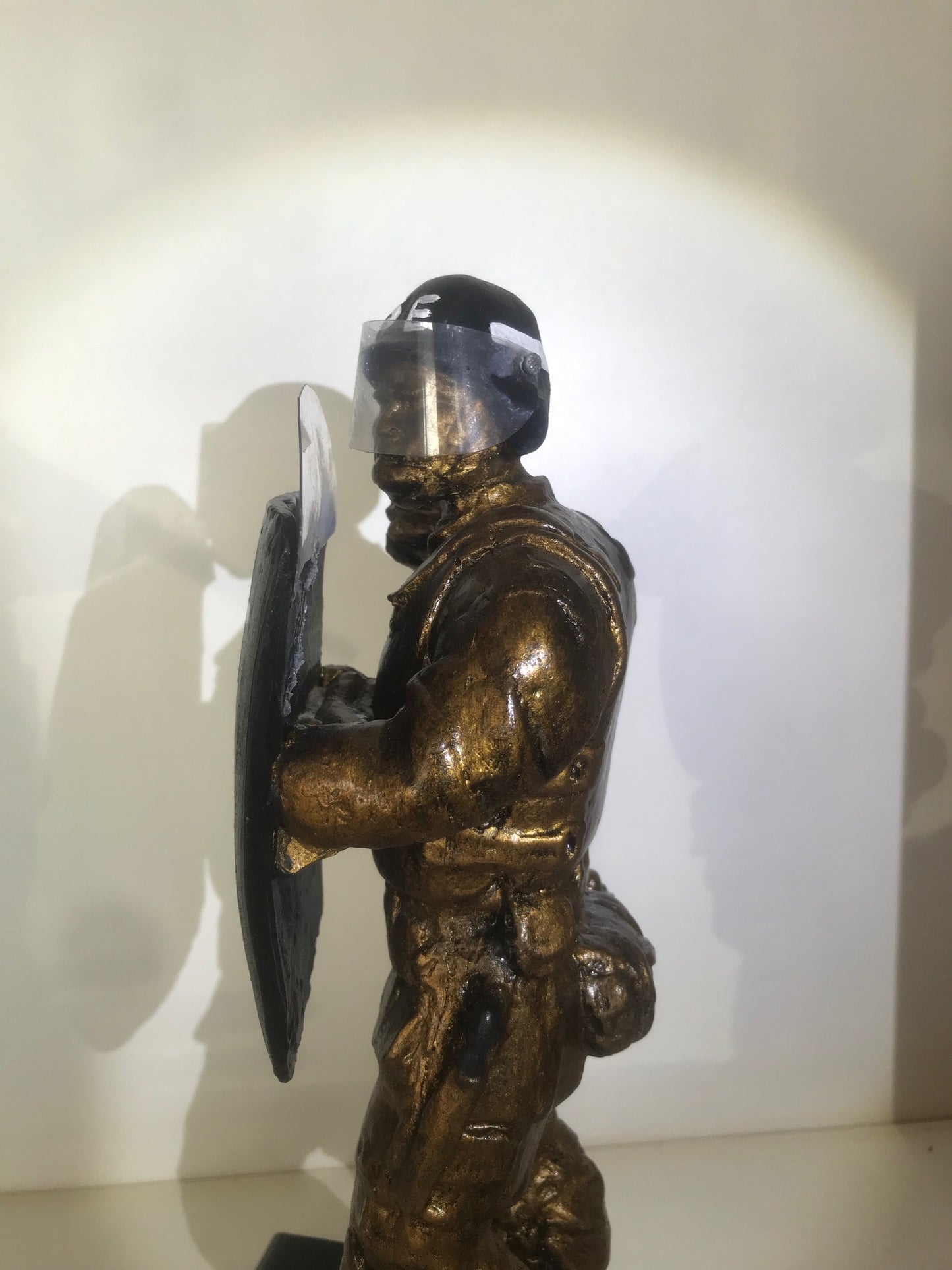 BRINDE: ESTATUETA SOLDADO POLÍCIA DO EXÉRCITO