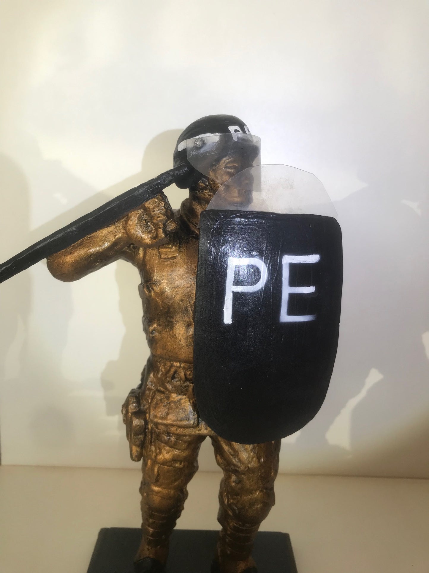 BRINDE: ESTATUETA SOLDADO POLÍCIA DO EXÉRCITO