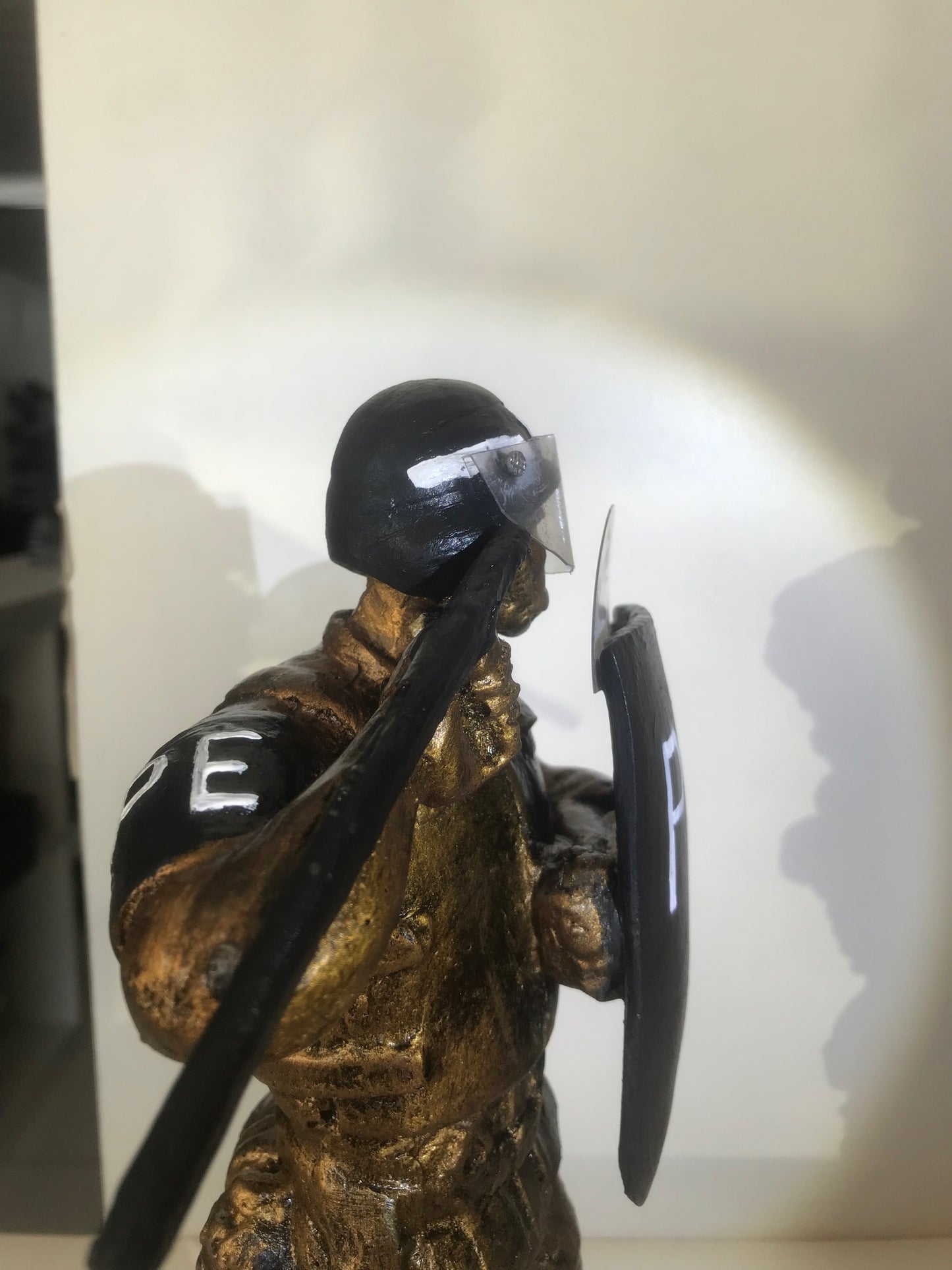 BRINDE: ESTATUETA SOLDADO POLÍCIA DO EXÉRCITO