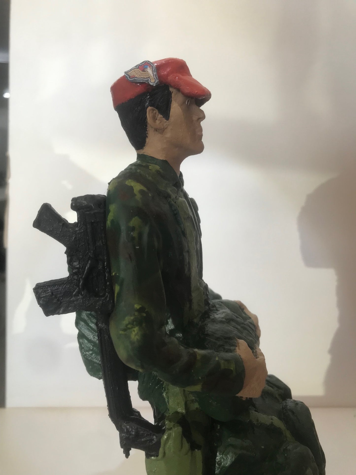 BRINDE: ESTATUETA PARAQUEDISTA DO EXÉRCITO PQDT