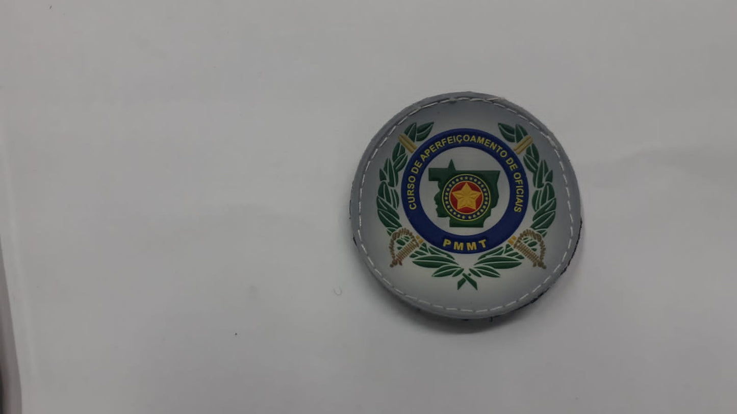 Distintivo emborrachado redondo Distintivo emborrachado redondo Curso de Formação de Oficiais CFO PMMT branco