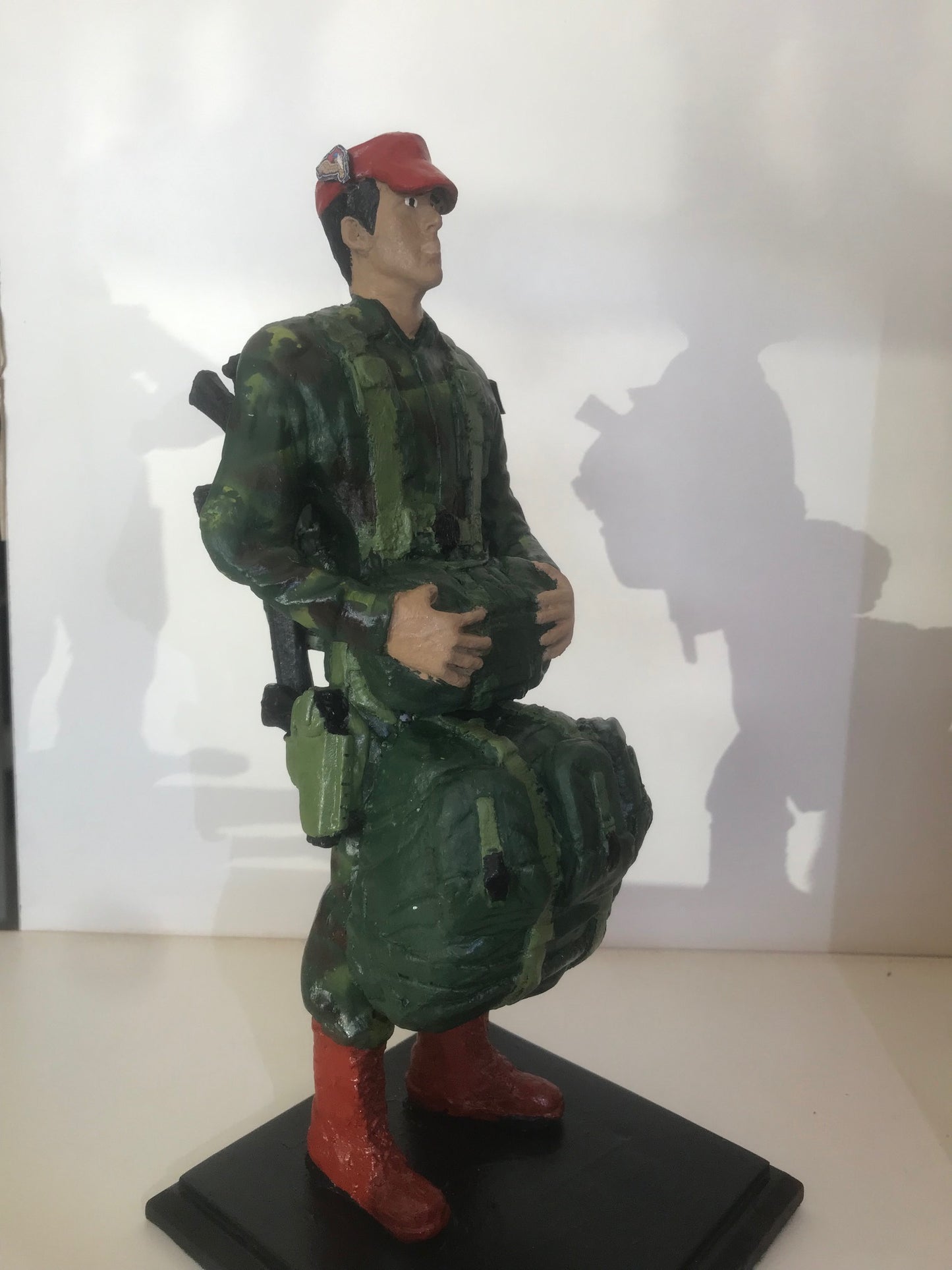 BRINDE: ESTATUETA PARAQUEDISTA DO EXÉRCITO PQDT